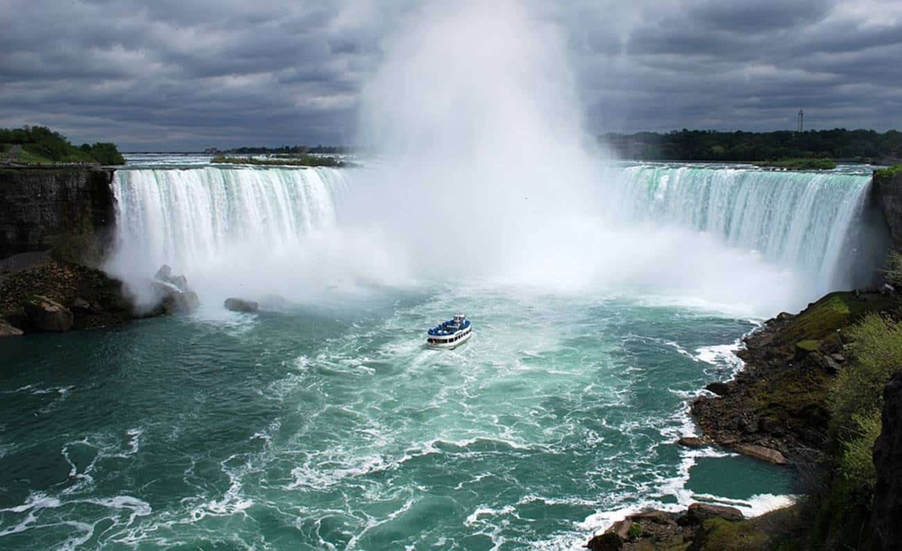 Alguém realmente já tentou descer as Cataratas do Niágara em um barril