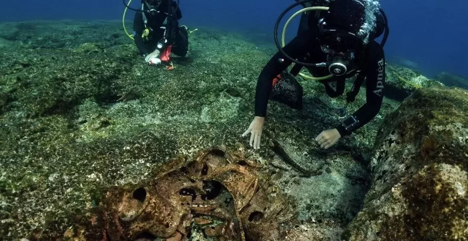 Cemitério de navios antigos é encontrado no litoral da Grécia por arqueólogos